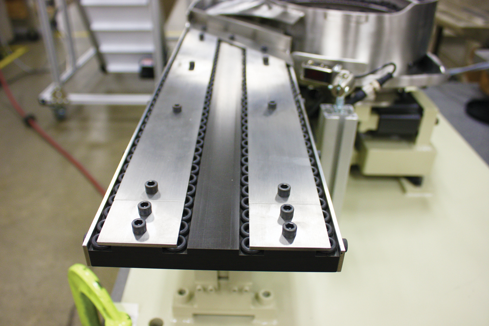 Four-lineTrack FORTVILLE FEEDERS - AIR TRACK CLOSEUP
